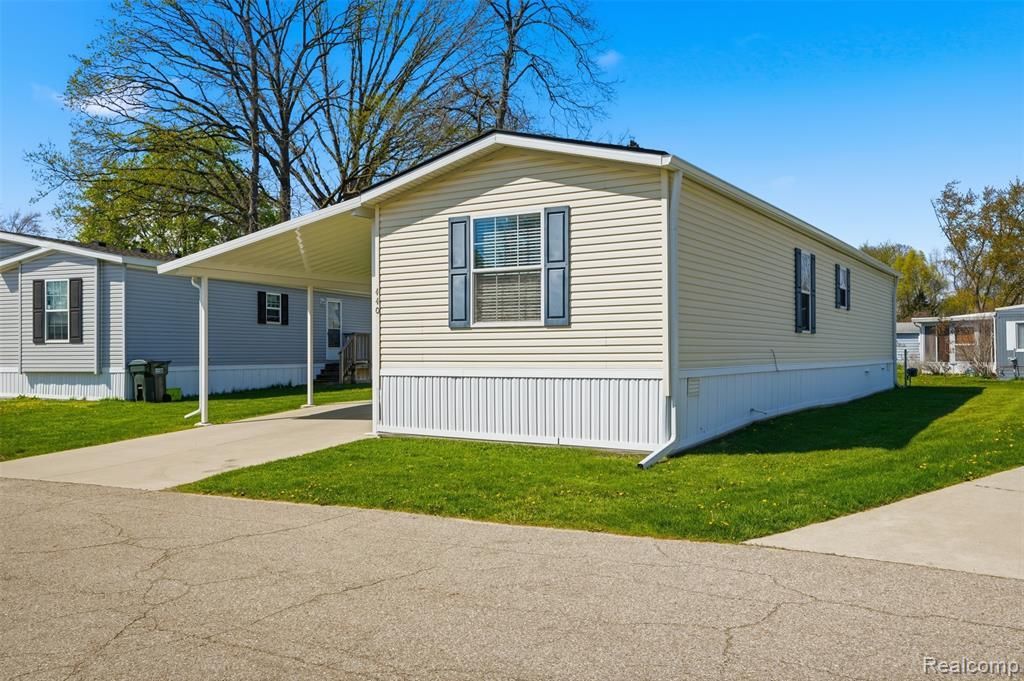 440 Flamingo Street , Rochester Hills, MI 48309 Main Photo