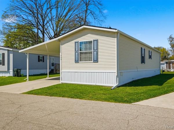 440 Flamingo Street, Rochester Hills, MI 48309