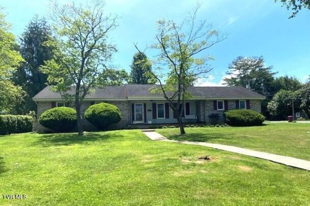 1700 Tee Court, Johnson City, TN 37601 Main Photo