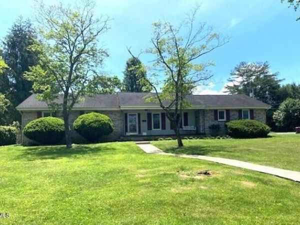 1700 Tee Court, Johnson City, TN 37601