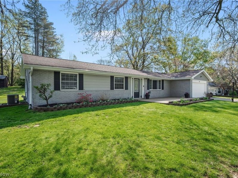 7819 Glenn Allen Drive , Sagamore Hills, OH 44067 Photo 2