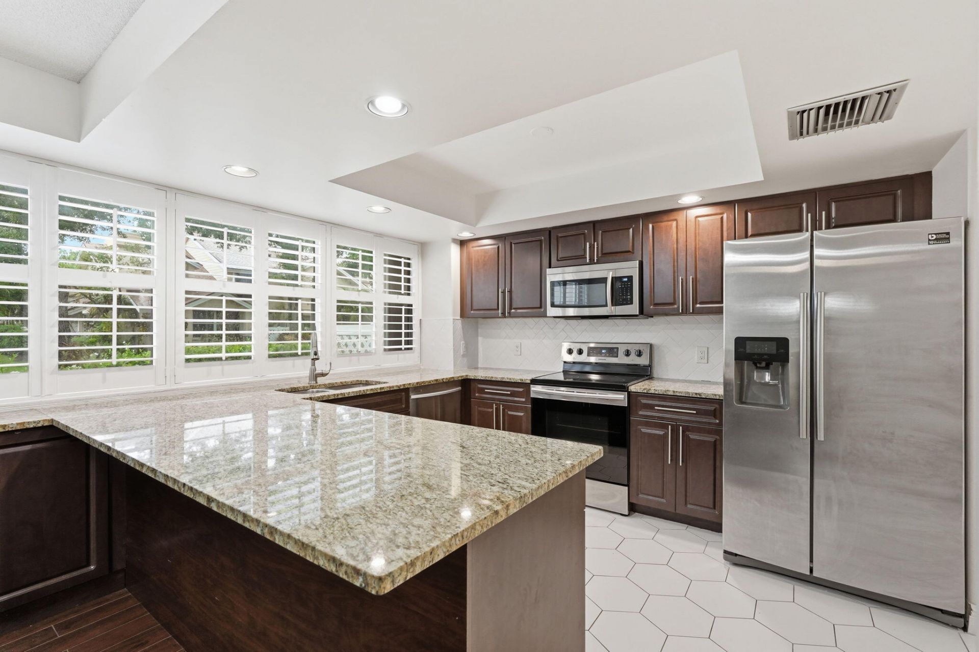 8111 Northboro Court, Unit 11d, Lake Clarke Shores, FL 33406 Photo