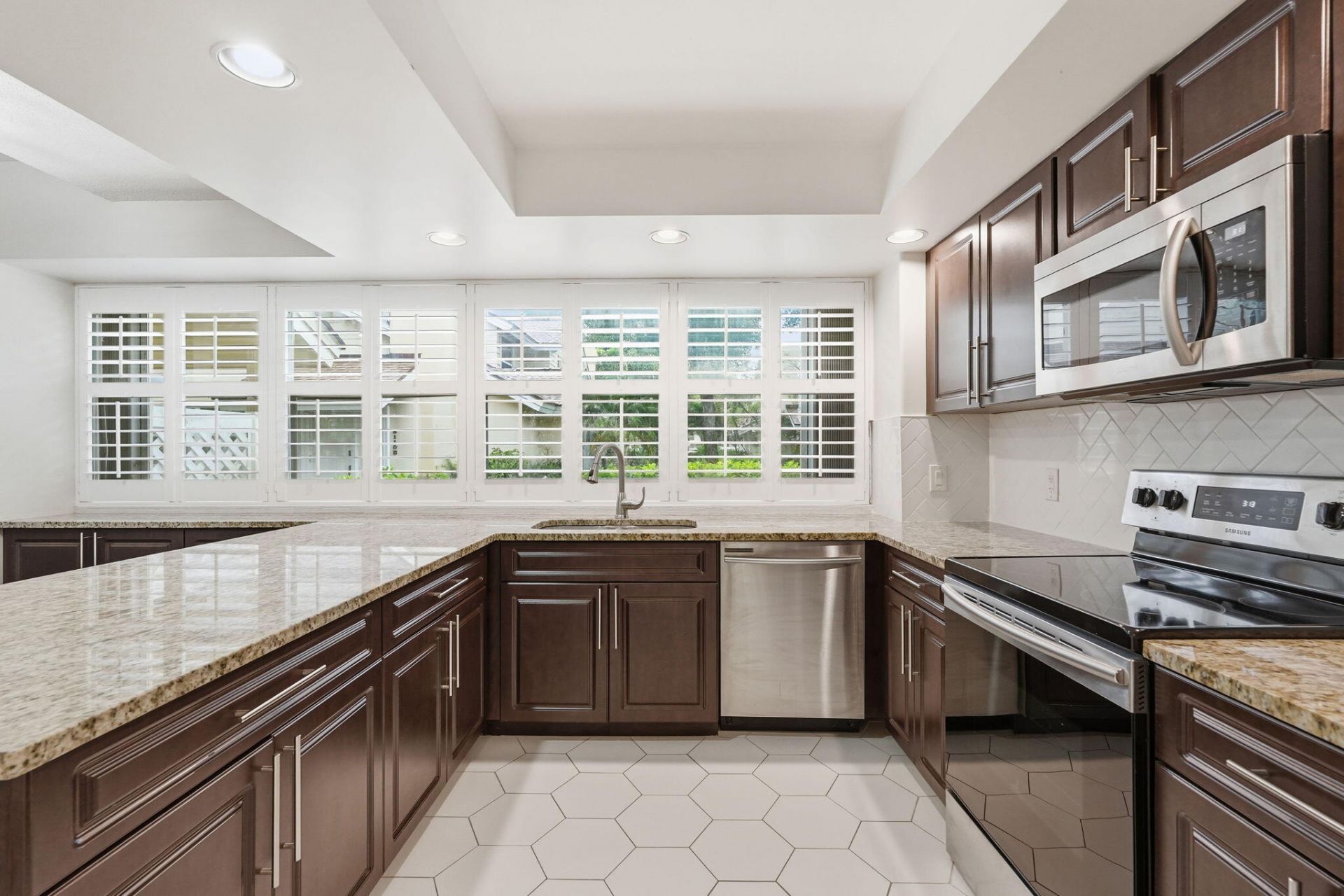 8111 Northboro Court, Unit 11d, Lake Clarke Shores, FL 33406 Photo