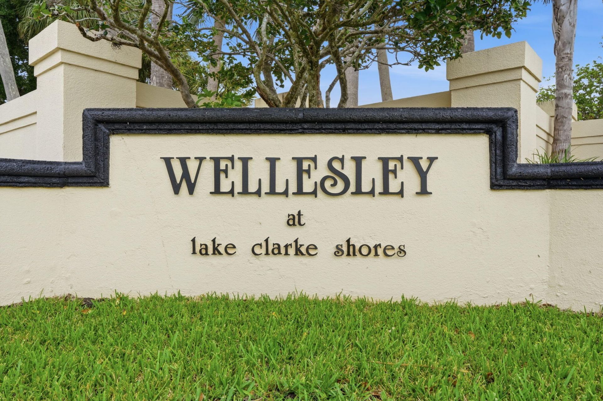 8111 Northboro Court, Unit 11d, Lake Clarke Shores, FL 33406 Photo