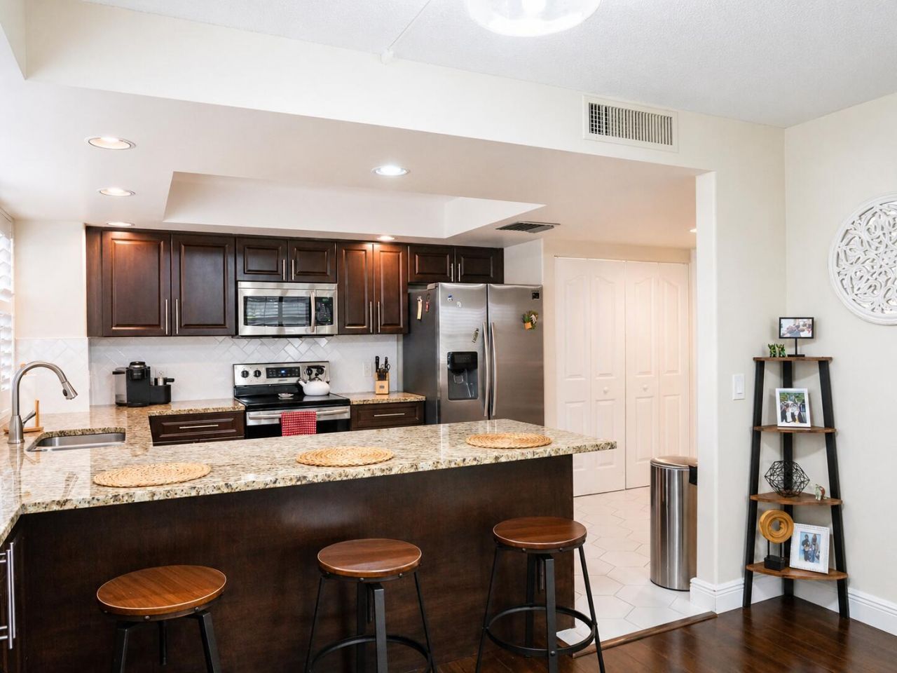 8111 Northboro Court, Unit 11d, Lake Clarke Shores, FL 33406 Photo
