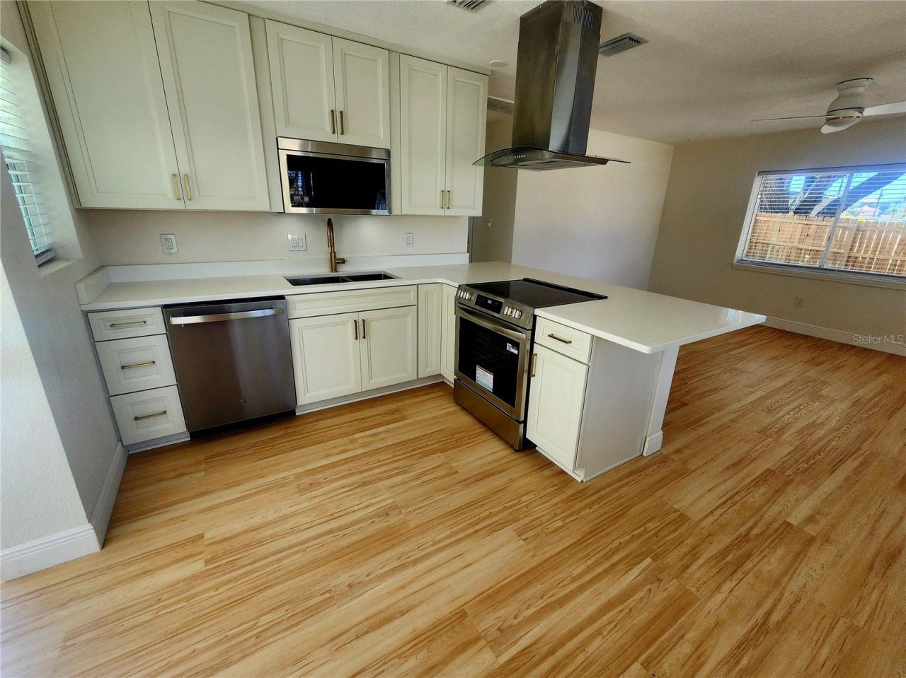 2494 Del Rio Way, Dunedin, FL 34698 Photo