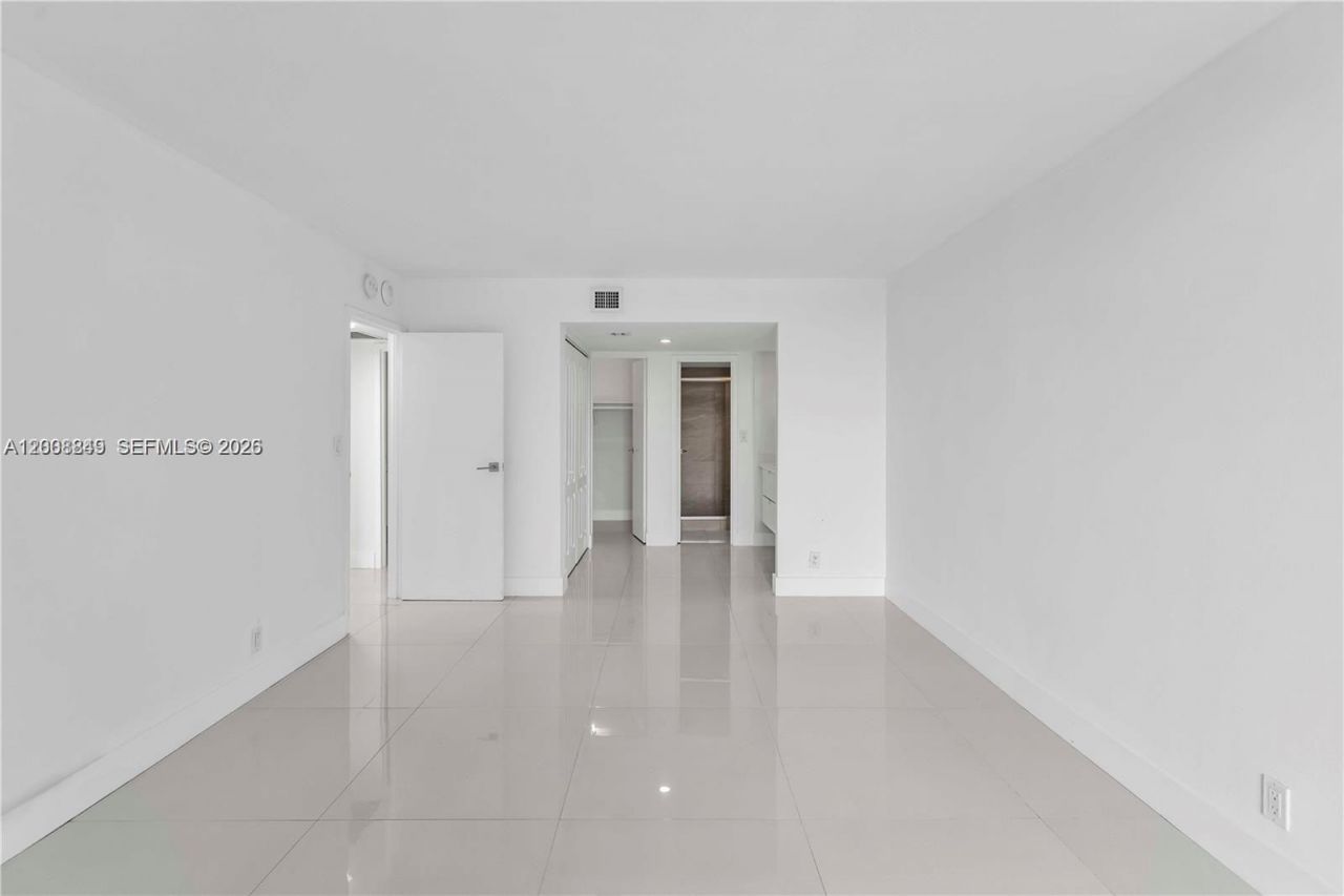 100 Bayview Dr, Unit 508, Sunny Isles Beach, FL 33160 Photo