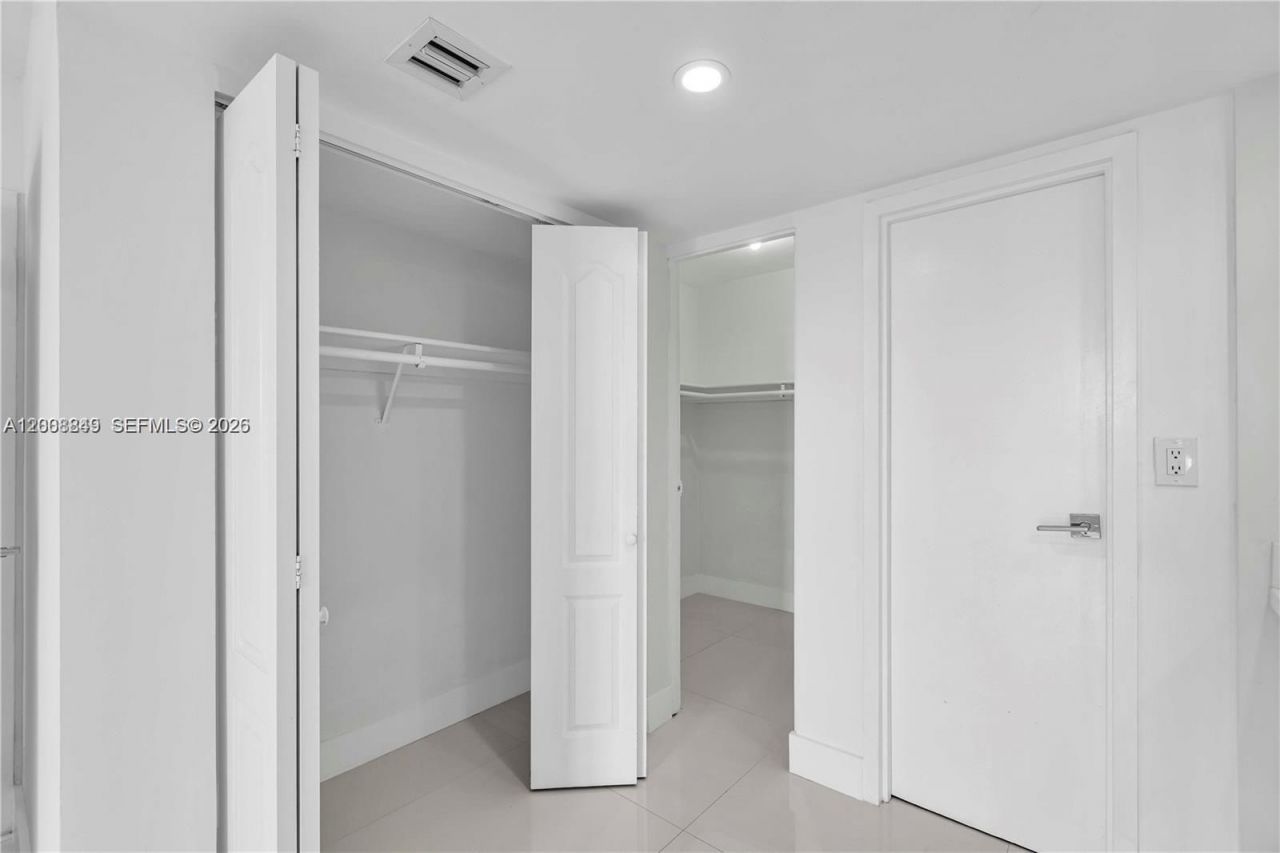 100 Bayview Dr, Unit 508, Sunny Isles Beach, FL 33160 Photo