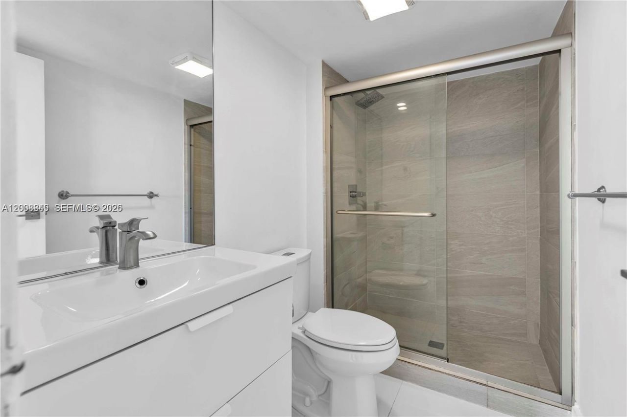 100 Bayview Dr, Unit 508, Sunny Isles Beach, FL 33160 Photo
