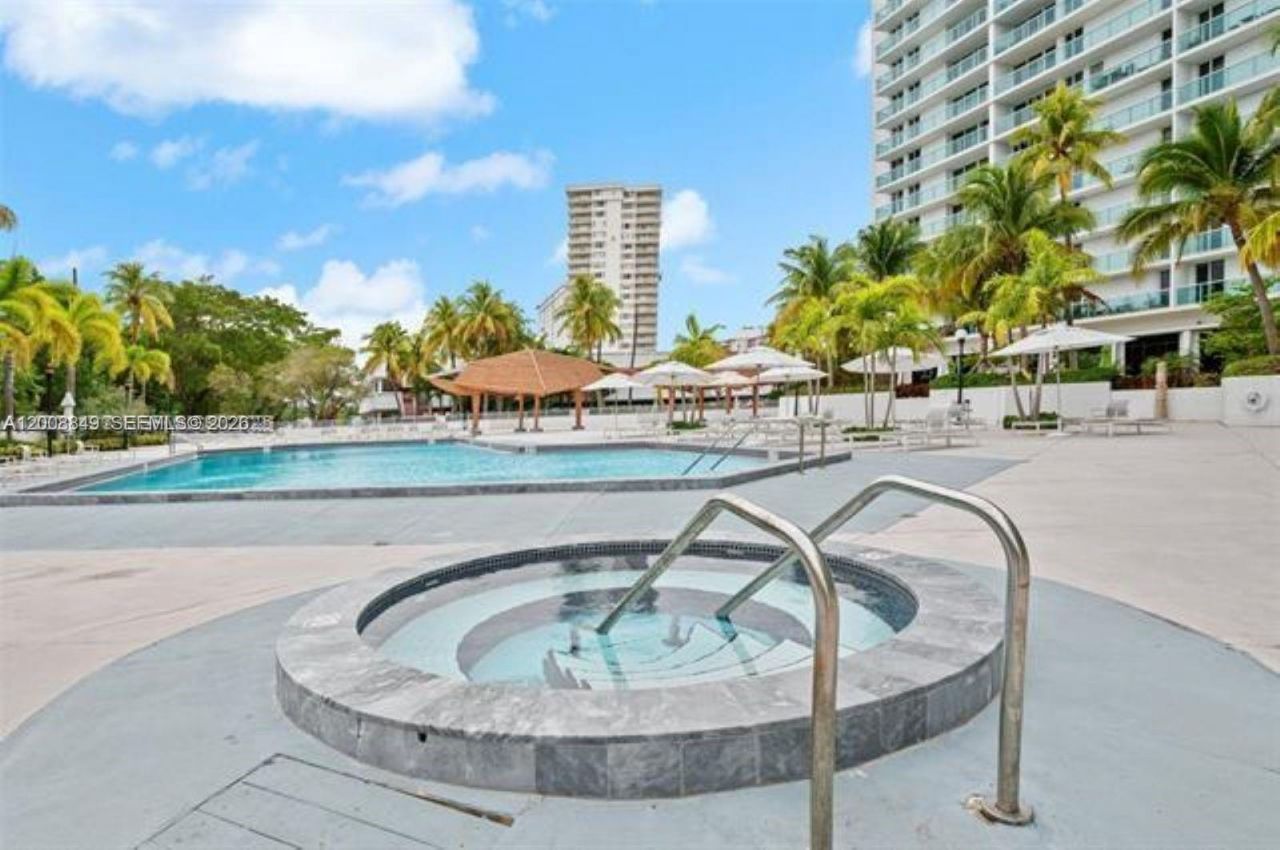 100 Bayview Dr, Unit 508, Sunny Isles Beach, FL 33160 Photo