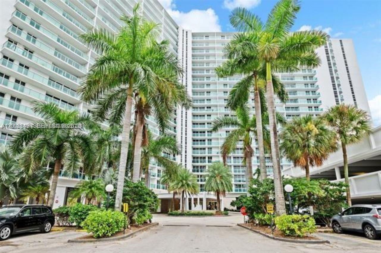 100 Bayview Dr, Unit 508, Sunny Isles Beach, FL 33160 Photo