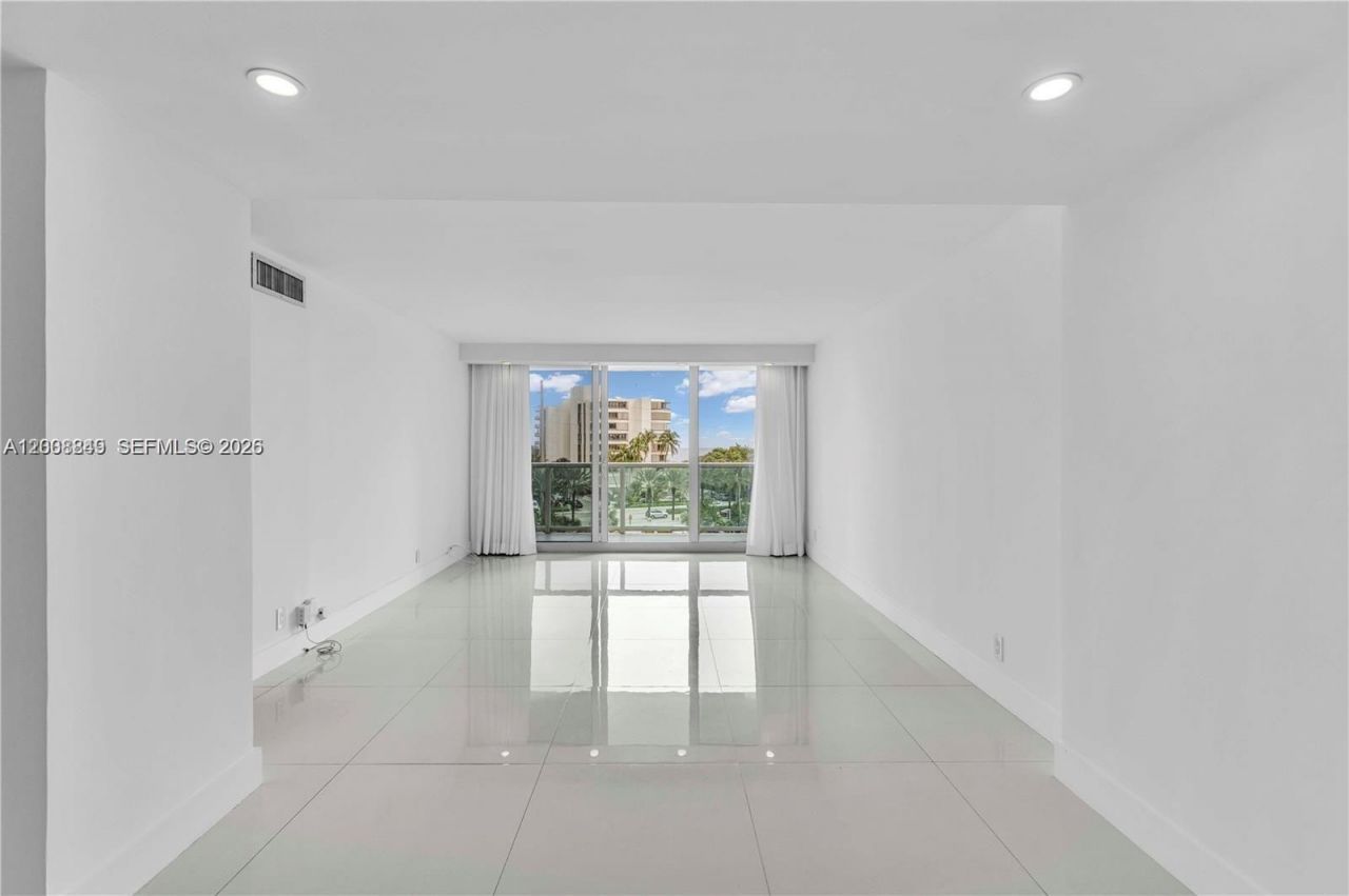 100 Bayview Dr, Unit 508, Sunny Isles Beach, FL 33160 Photo