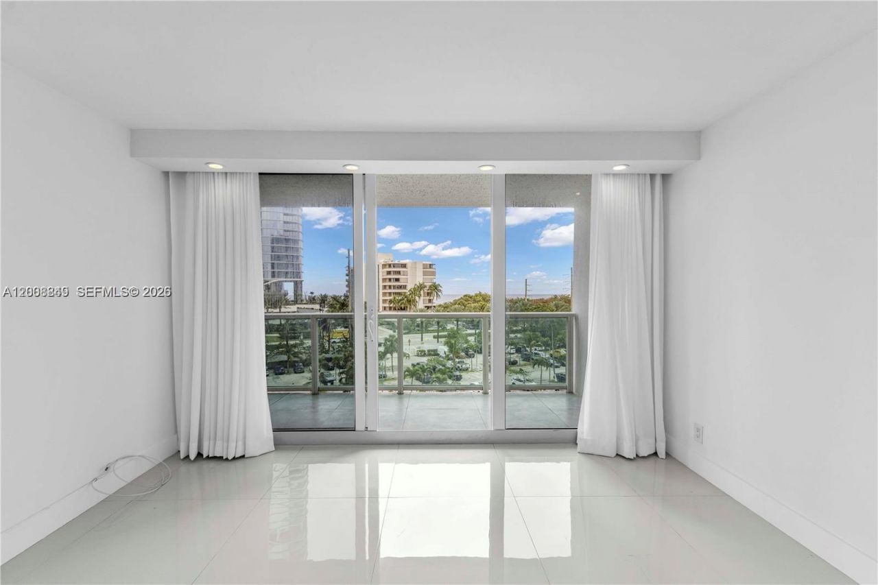 100 Bayview Dr, Unit 508, Sunny Isles Beach, FL 33160 Photo