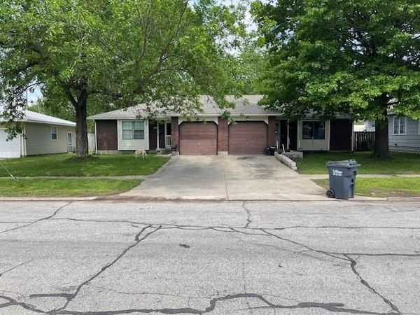 1005 E 7th Street, Pittsburg, KS 66762