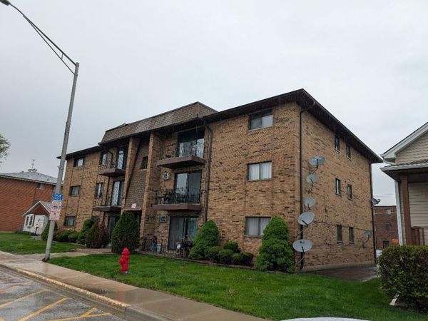 6348 Washington Avenue , Unit 9, Chicago Ridge, IL 60415