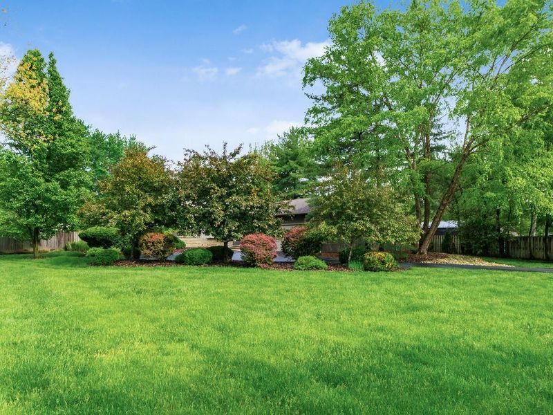 4994 Henderson Heights Road, Columbus, OH 43220 Photo 2