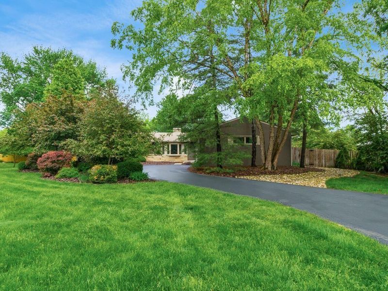4994 Henderson Heights Road, Columbus, OH 43220 Photo 3