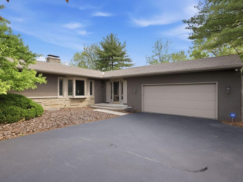 4994 Henderson Heights Road, Columbus, OH 43220 Photo 4