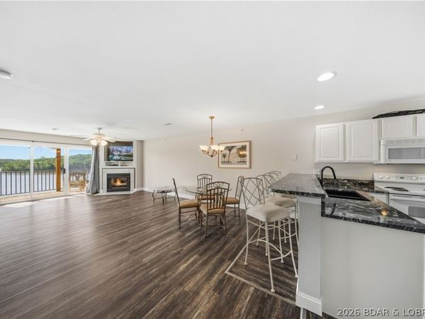 194 Park Place Lane, Unit 1F, Kaiser, MO 65047