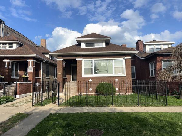 7221 S Bennett Avenue , Chicago, IL 60649