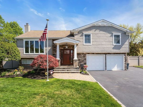 101 Hayrick Lane , Commack, NY 11725