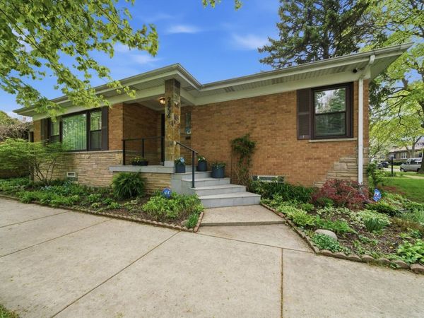 2456 W Farwell Avenue , Chicago, IL 60645