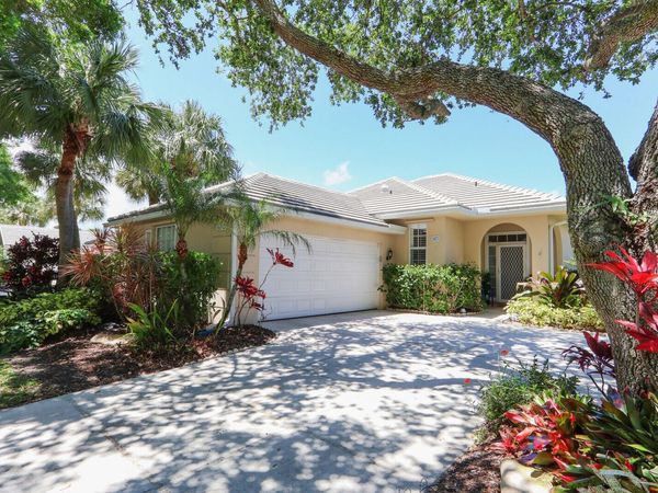 1071 Bedford Avenue, Palm Beach Gardens, FL 33403