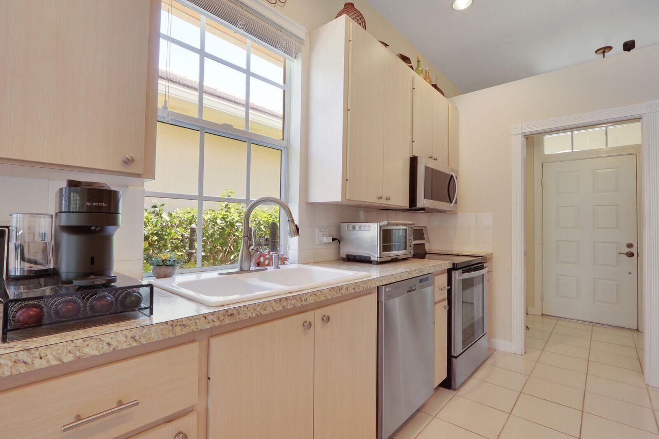 1071 Bedford Avenue, Palm Beach Gardens, FL 33403 Photo
