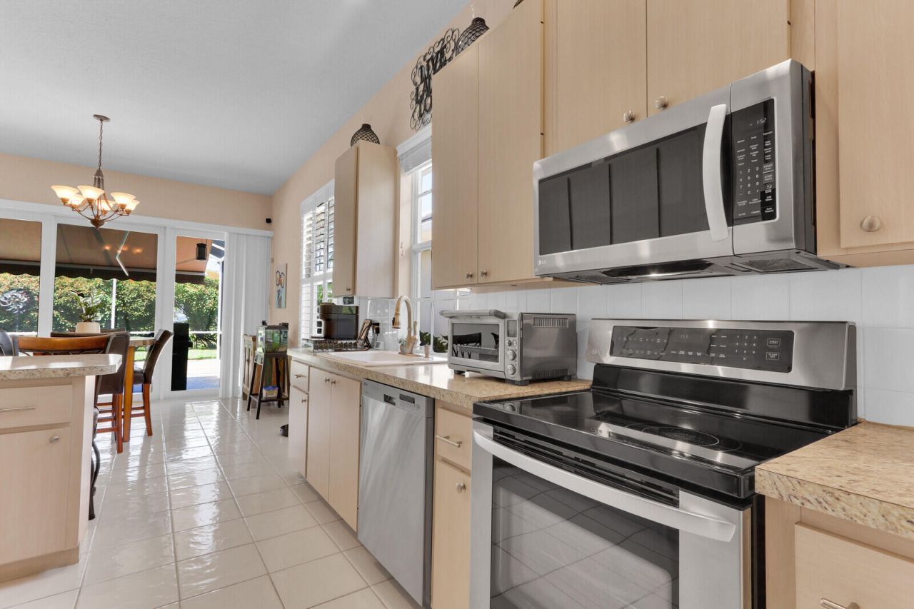 1071 Bedford Avenue, Palm Beach Gardens, FL 33403 Photo