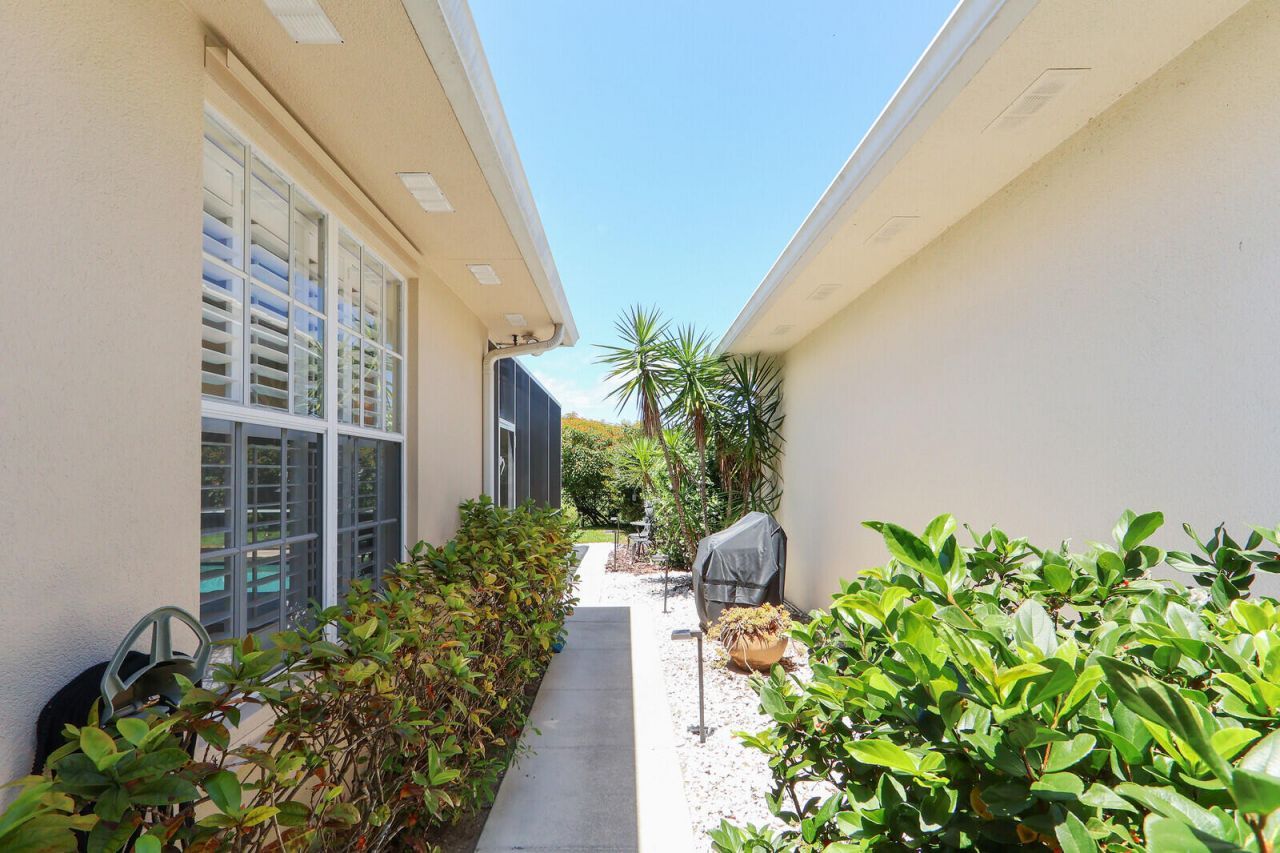 1071 Bedford Avenue, Palm Beach Gardens, FL 33403 Photo
