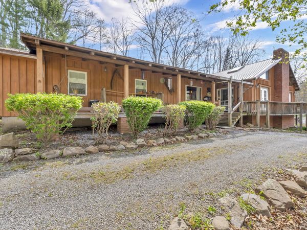 5819 W Midland Trl, Charmco, WV 25958