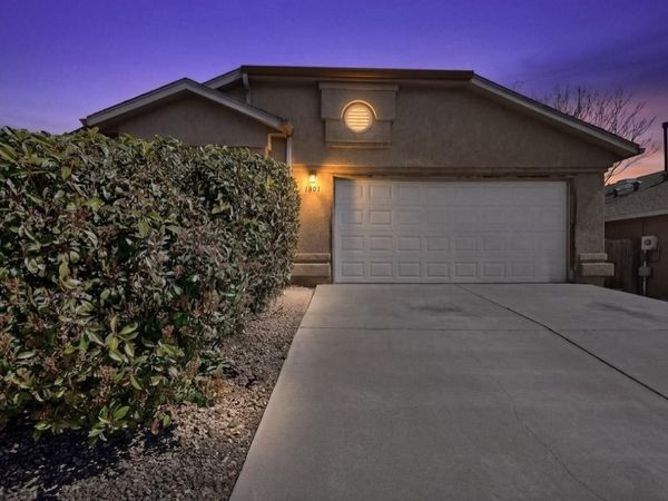 10811 Roan Avenue SW, Albuquerque, NM 87121