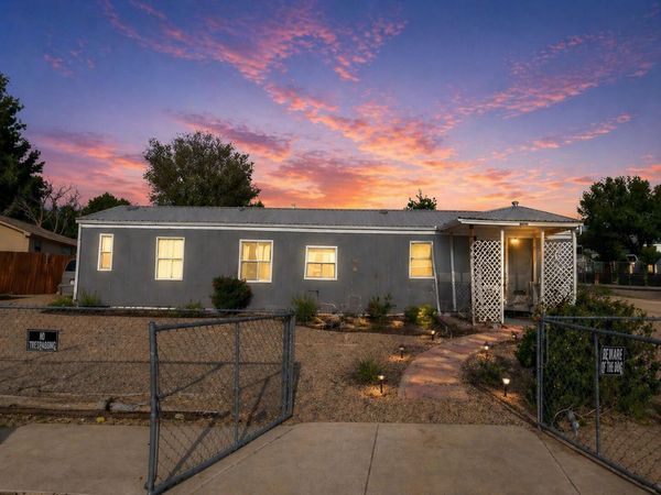 1742 Chamisa Avenue SE, Los Lunas, NM 87031