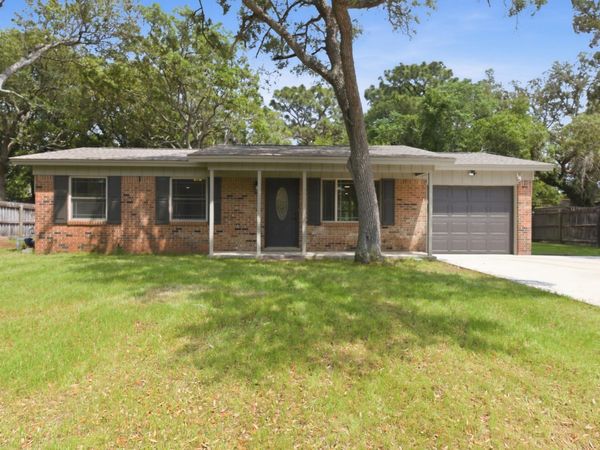 54 Berwick Circle, Shalimar, FL 32579