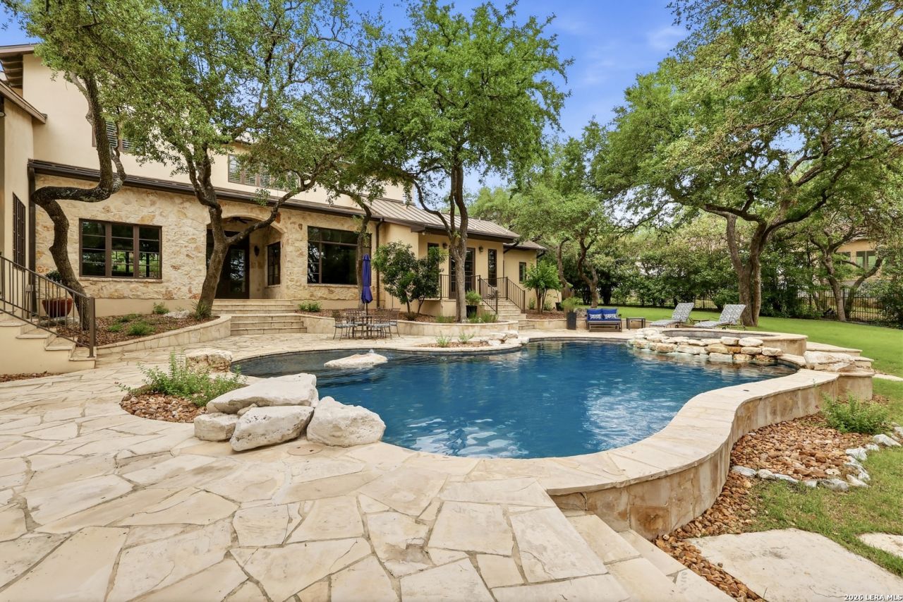 82 Champion Clf, San Antonio, TX 78258 Main Photo