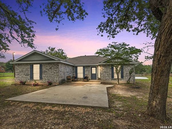 472 Hickory Forrest, Seguin, TX 78155
