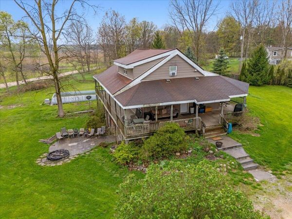 6475 Center Road, Fenton, MI 48430