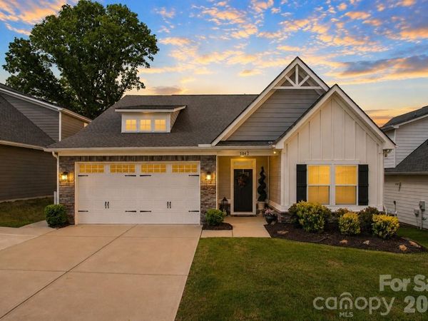 5042 Summer Surprise Lane, Charlotte, NC 28215