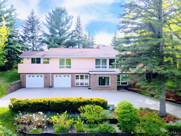 30 Lakeview Drive, Marquette, MI 49855