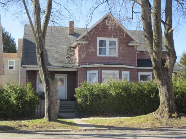 301 S 11th Street, Escanaba, MI 49829