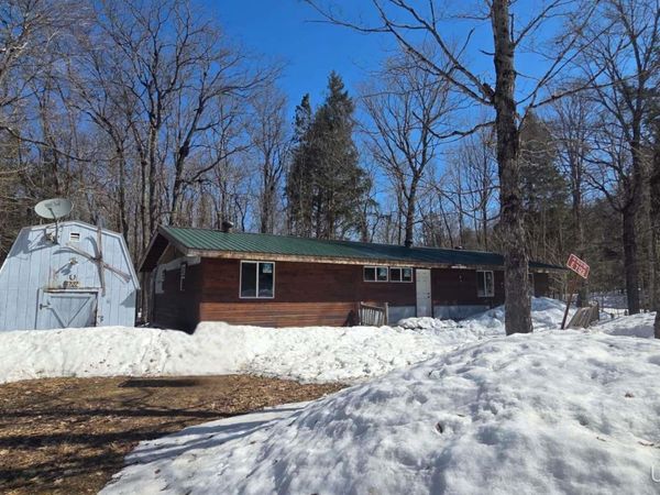 7122 Maple Grove Road, Munising Twp, MI 49862