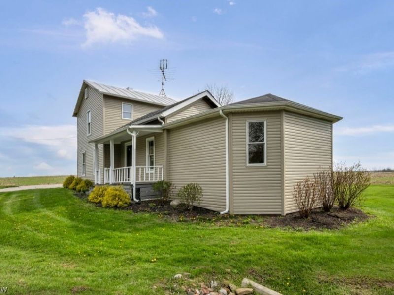 15593 Franchester Road, Burbank, OH 44214 Photo 3