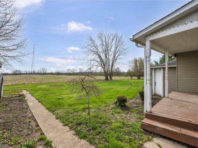 15593 Franchester Road, Burbank, OH 44214 Photo 4