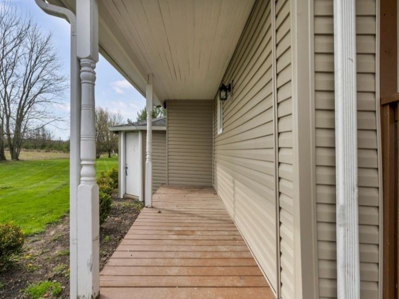 15593 Franchester Road, Burbank, OH 44214 Photo 5
