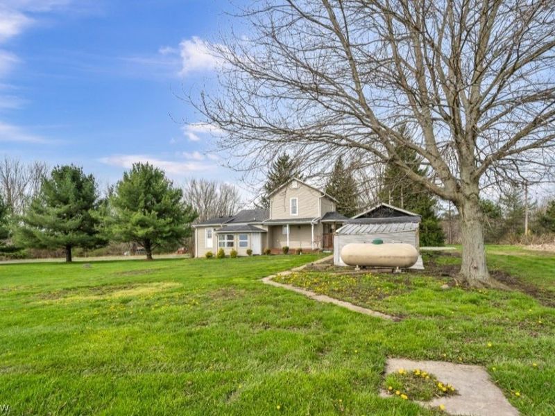 15593 Franchester Road, Burbank, OH 44214 Photo 6