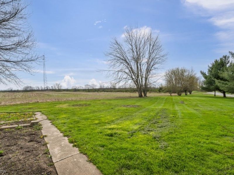 15593 Franchester Road, Burbank, OH 44214 Photo 7