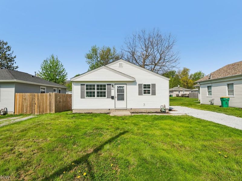 5076 Glenn Lodge Road, Mentor, OH 44060 Photo 2