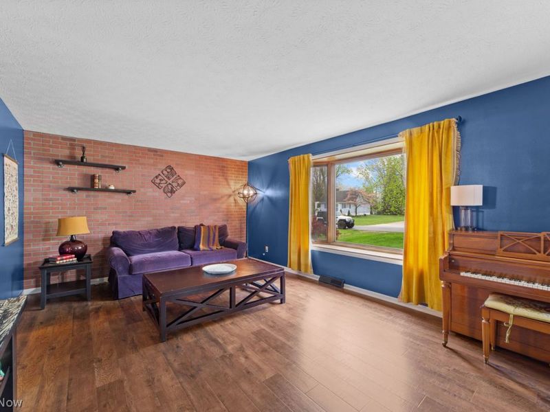 122 Lakeview Drive, Avon Lake, OH 44012 Photo 5
