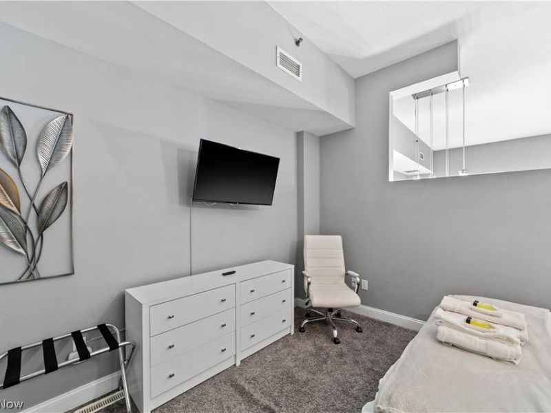 408 W Saint Clair Avenue, Unit 205, Cleveland, OH 44113 Photo 12