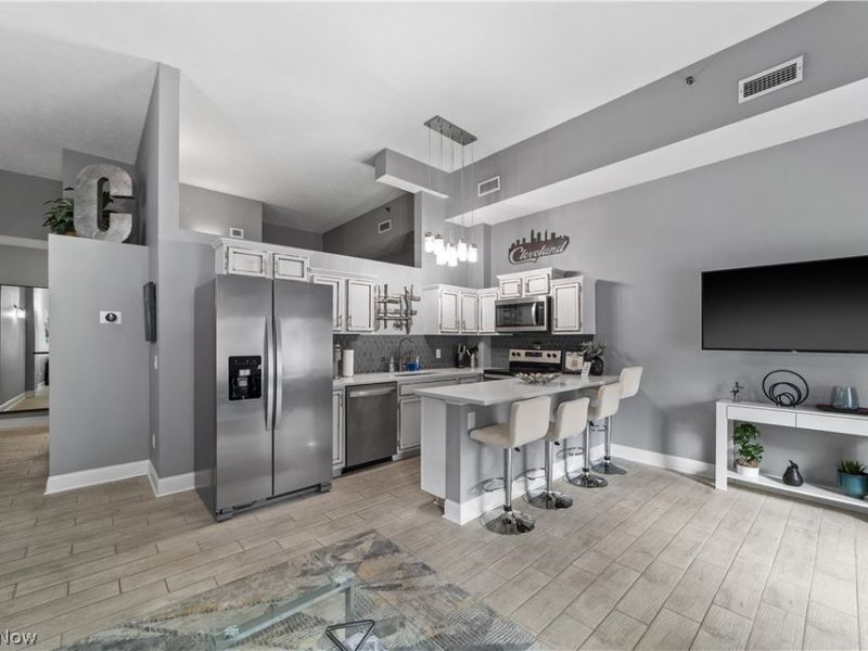 408 W Saint Clair Avenue, Unit 205, Cleveland, OH 44113 Photo 5